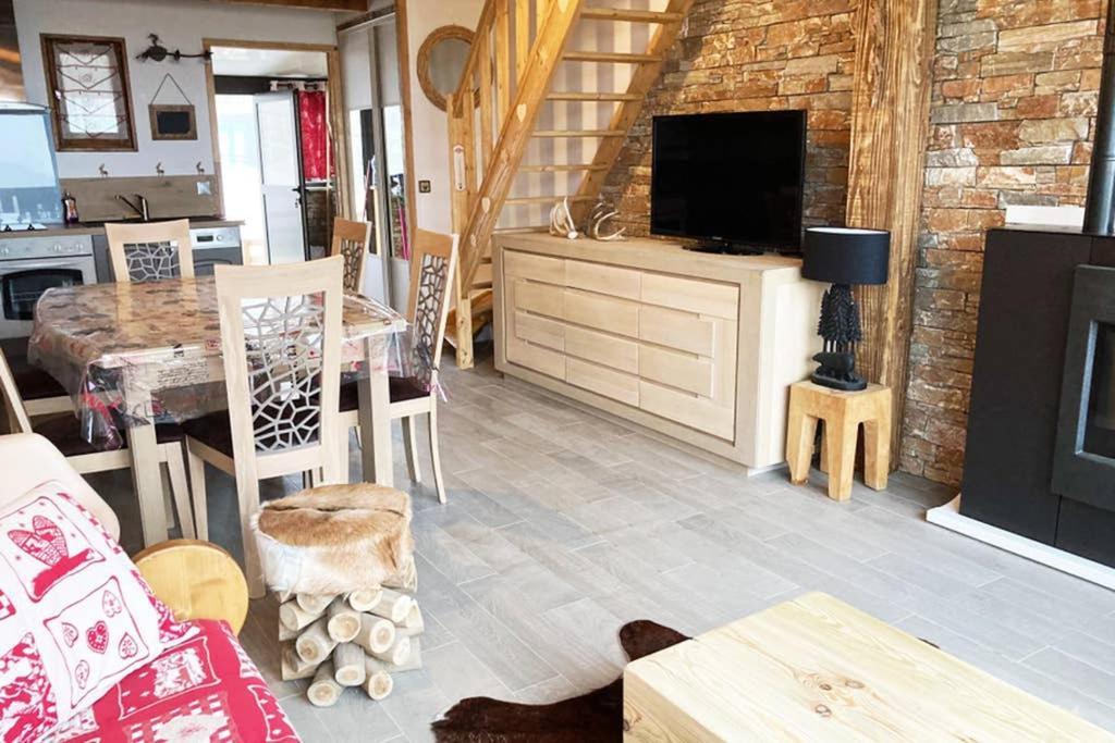 Chalet cosy rénové avec vue sur le lac Les Angles  Exterior foto